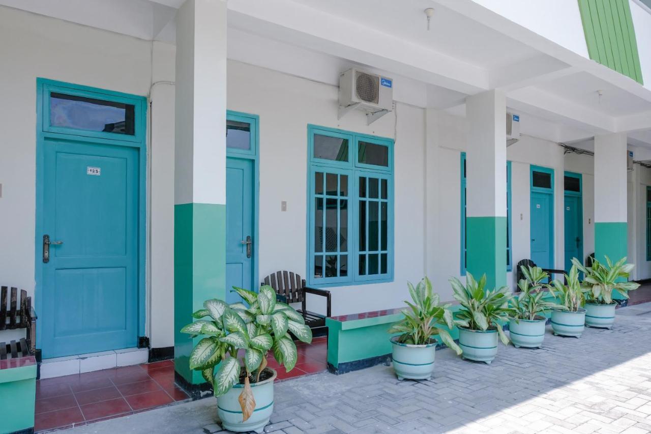 Hotel Taman Indah Madiun Exteriör bild