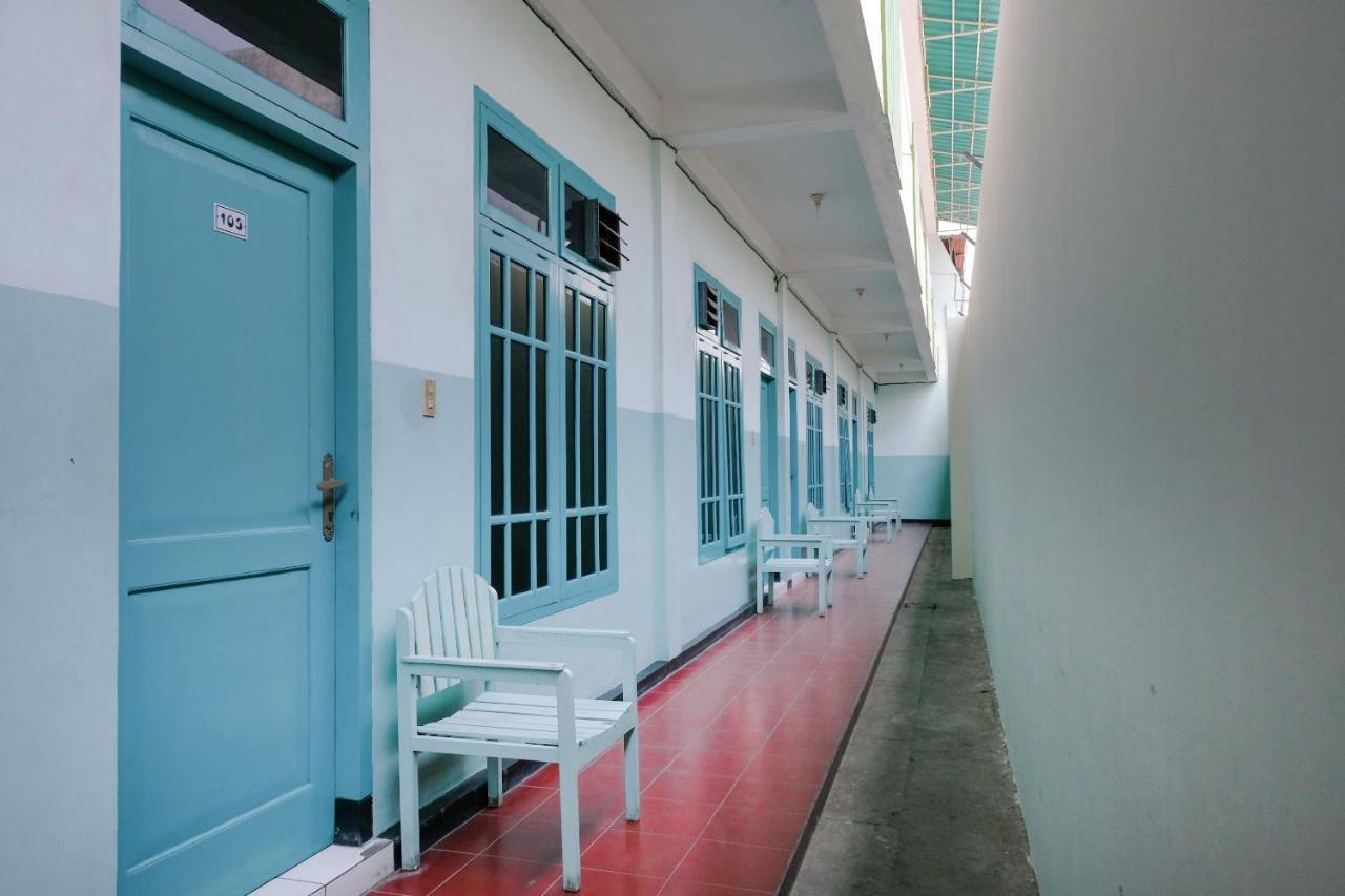 Hotel Taman Indah Madiun Exteriör bild