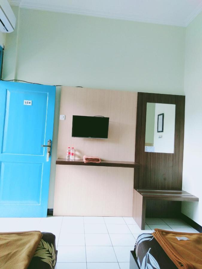Hotel Taman Indah Madiun Exteriör bild