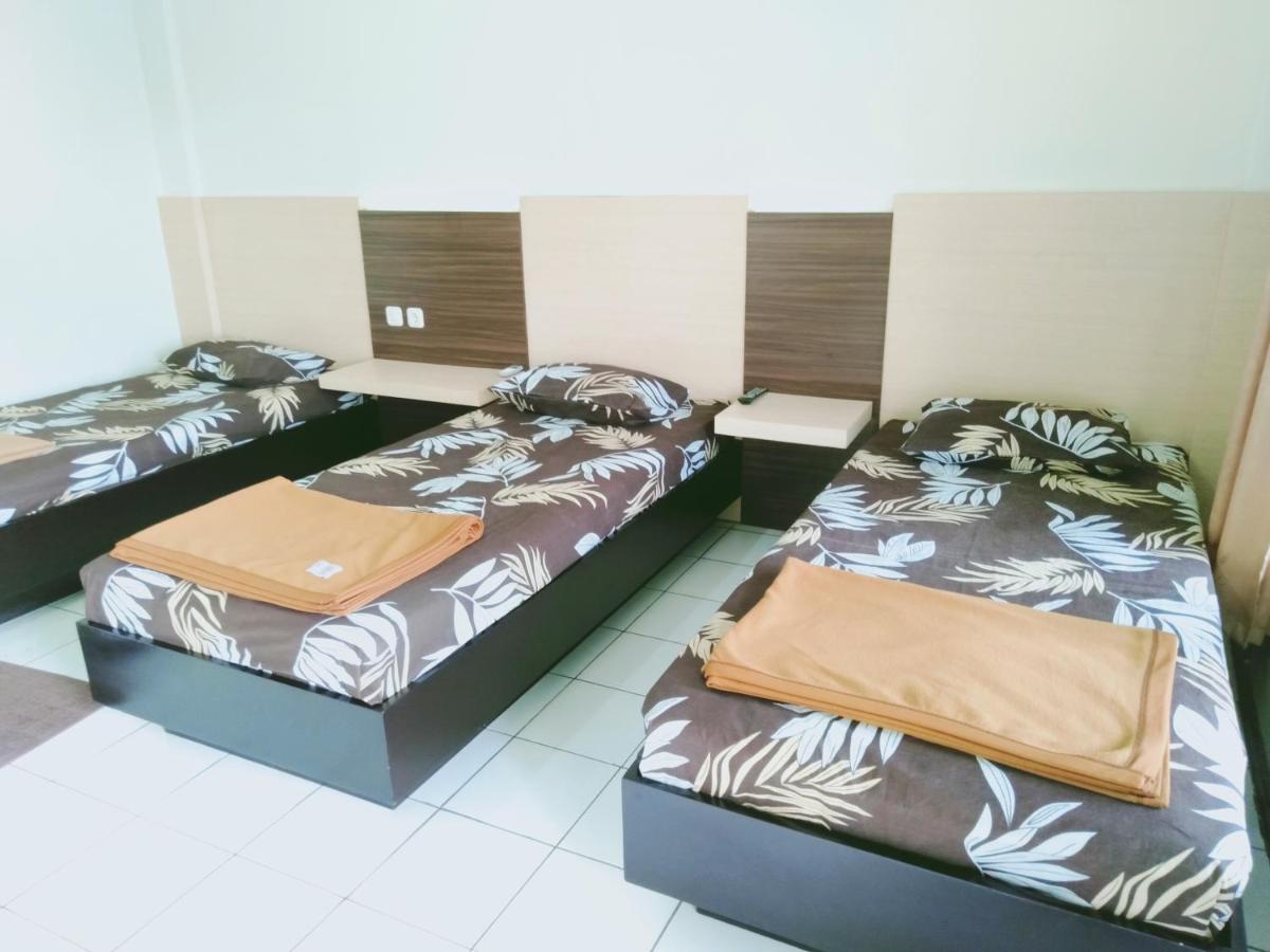 Hotel Taman Indah Madiun Exteriör bild