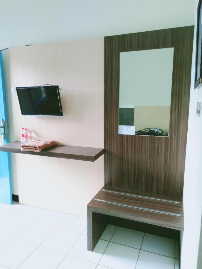 Hotel Taman Indah Madiun Exteriör bild