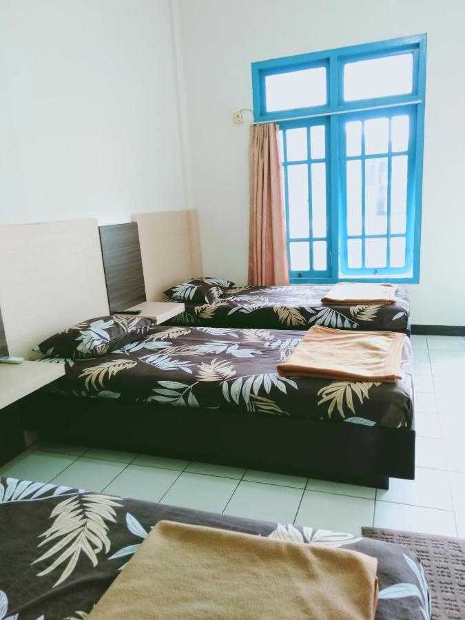 Hotel Taman Indah Madiun Exteriör bild