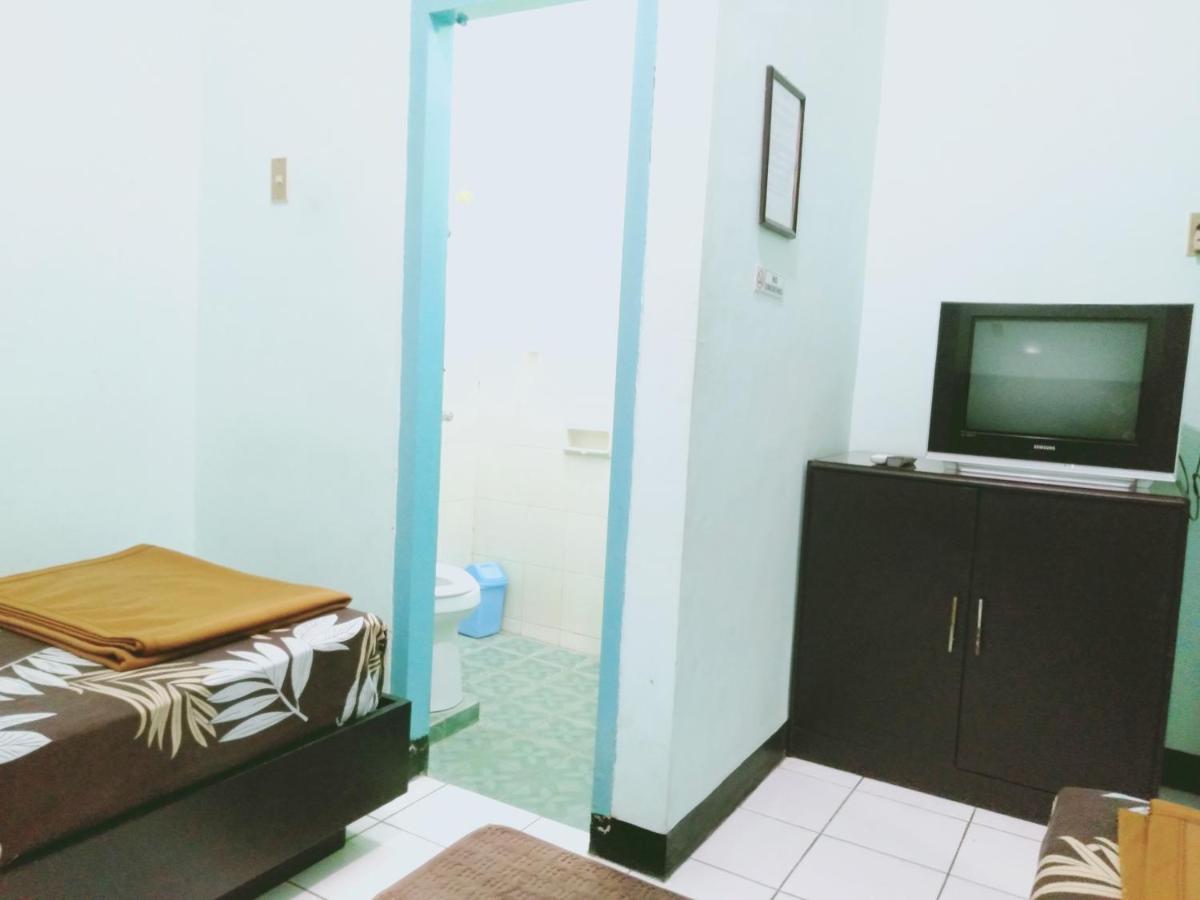 Hotel Taman Indah Madiun Exteriör bild