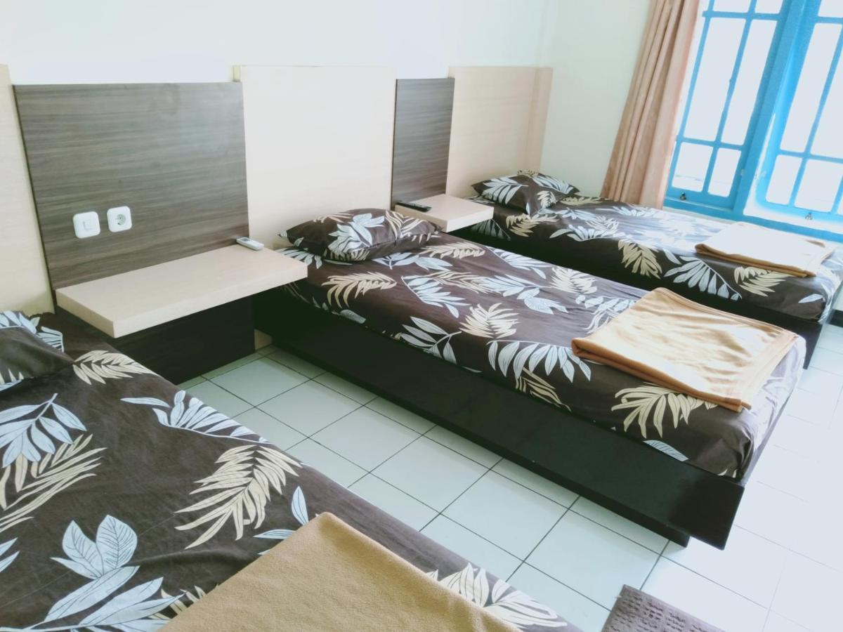 Hotel Taman Indah Madiun Exteriör bild