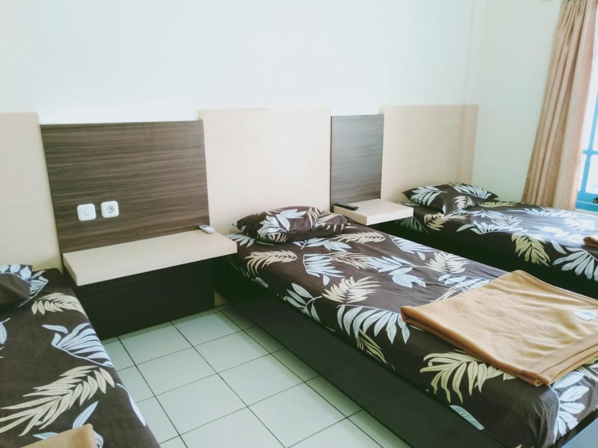 Hotel Taman Indah Madiun Exteriör bild