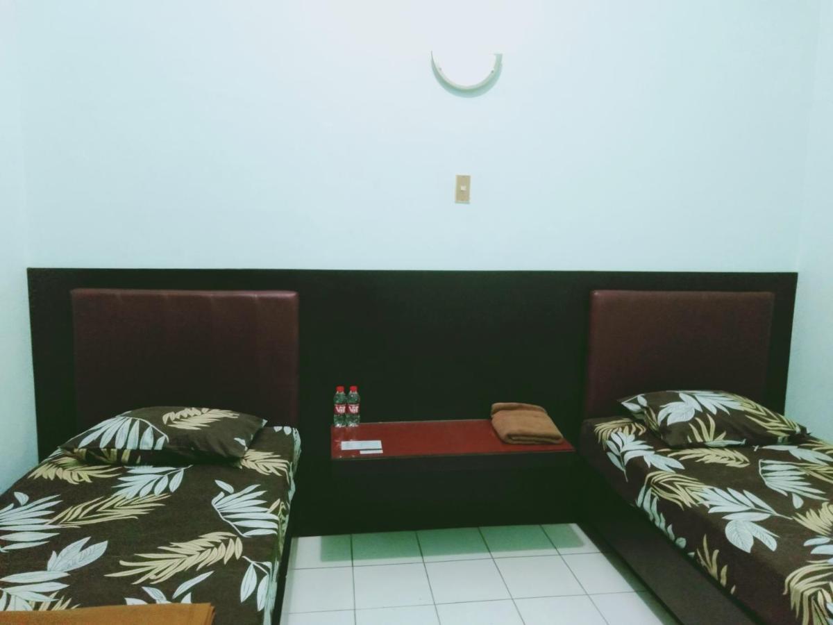 Hotel Taman Indah Madiun Exteriör bild