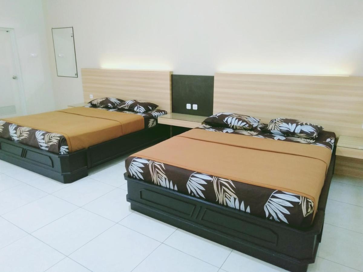 Hotel Taman Indah Madiun Exteriör bild