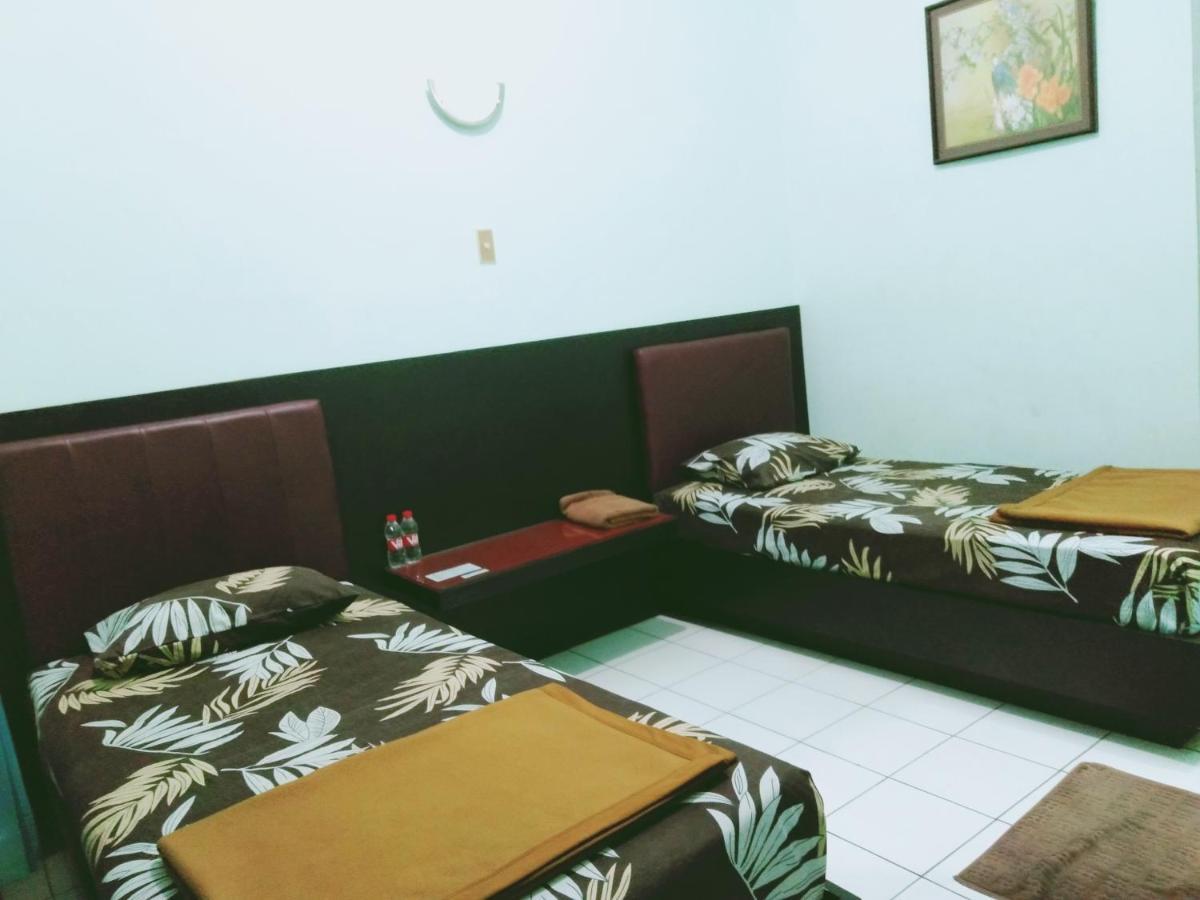 Hotel Taman Indah Madiun Exteriör bild