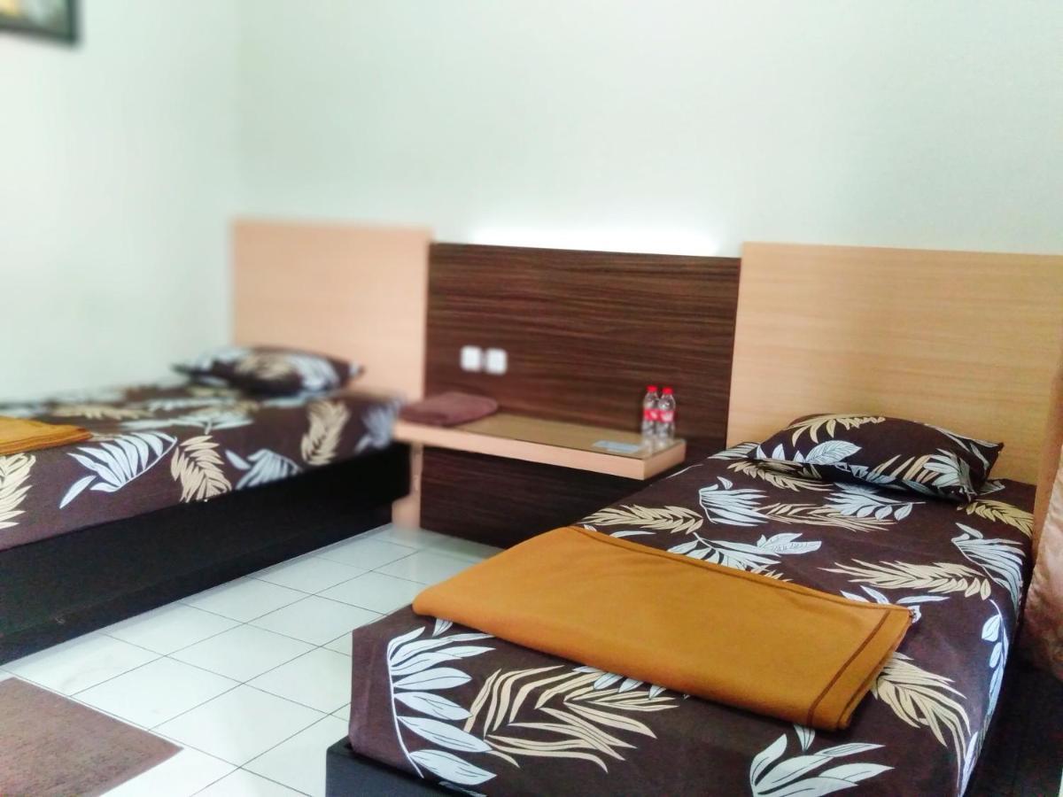 Hotel Taman Indah Madiun Exteriör bild