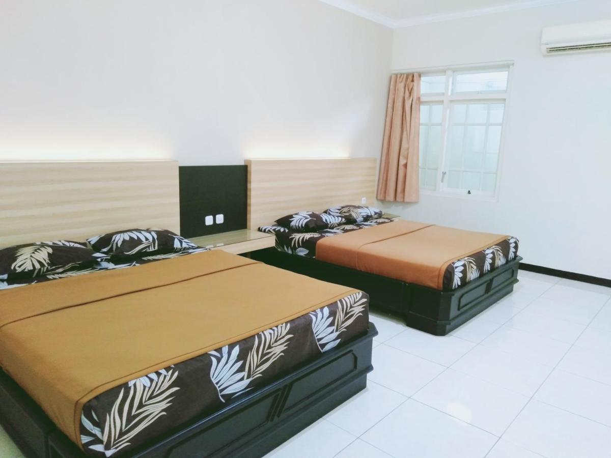 Hotel Taman Indah Madiun Exteriör bild