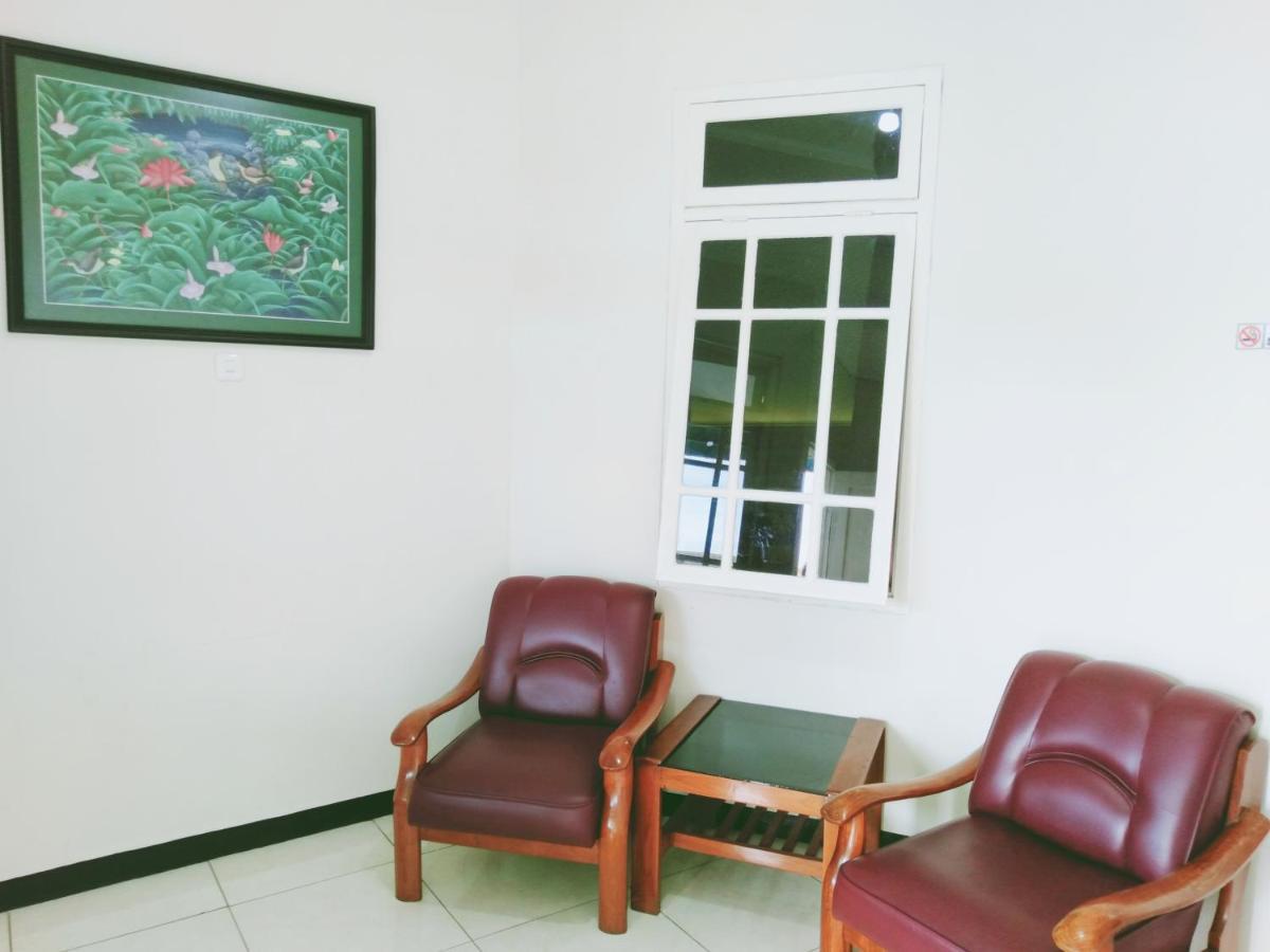 Hotel Taman Indah Madiun Exteriör bild