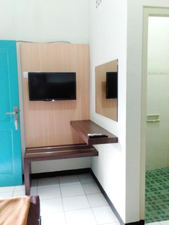 Hotel Taman Indah Madiun Exteriör bild