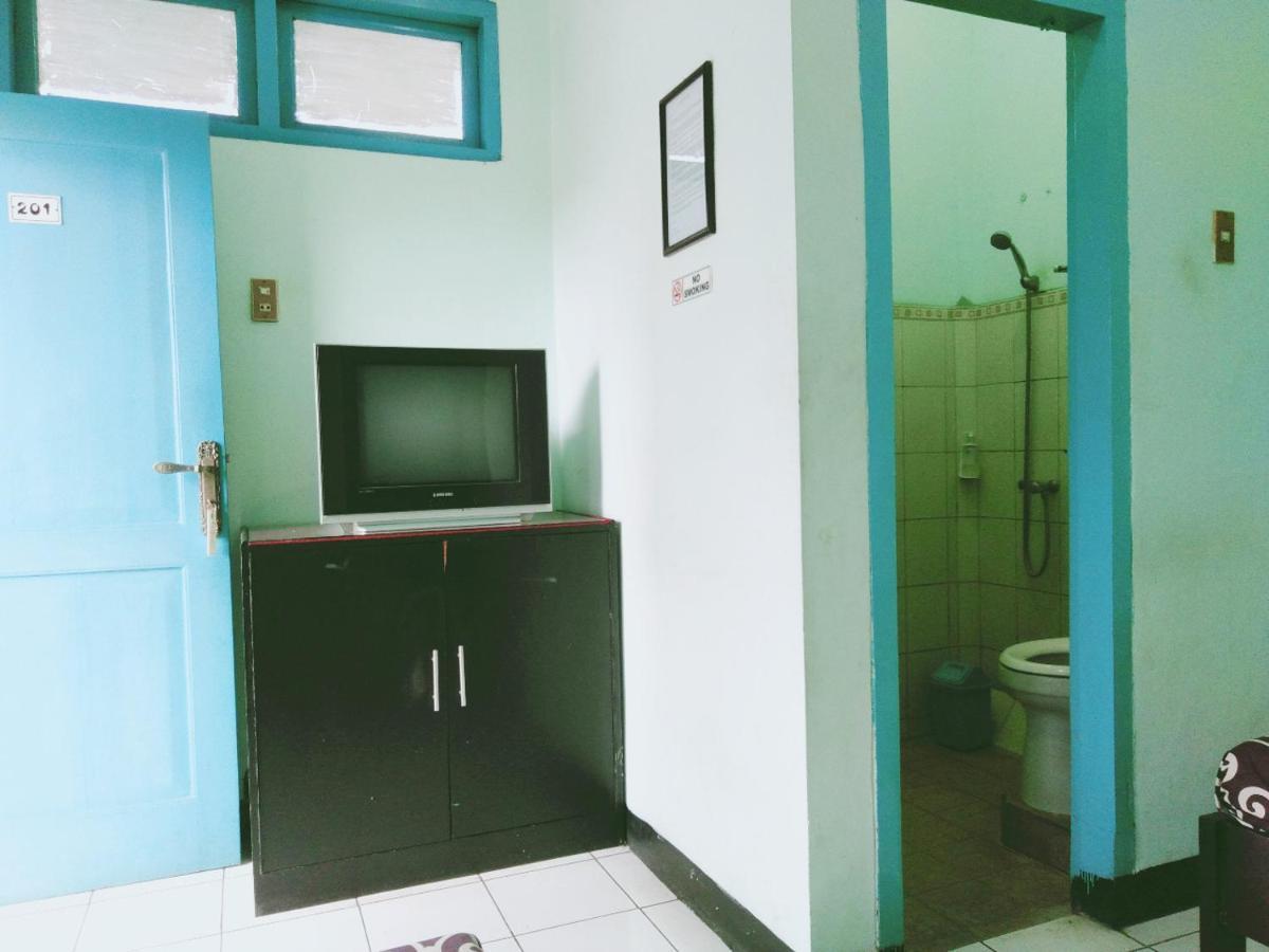 Hotel Taman Indah Madiun Exteriör bild
