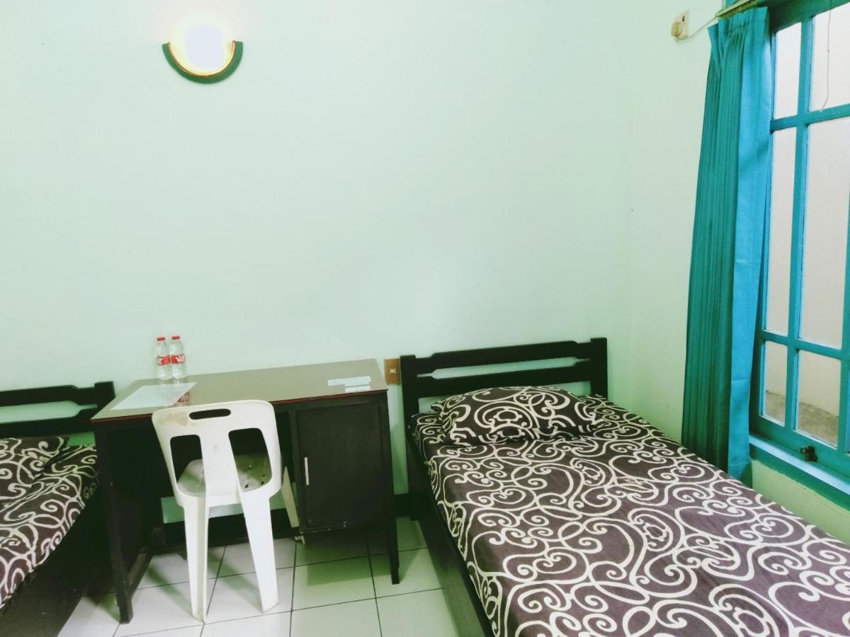 Hotel Taman Indah Madiun Exteriör bild