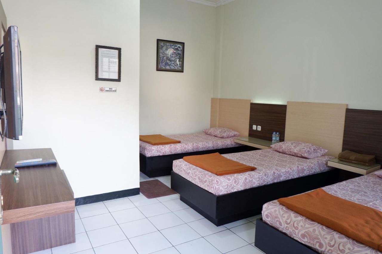 Hotel Taman Indah Madiun Exteriör bild