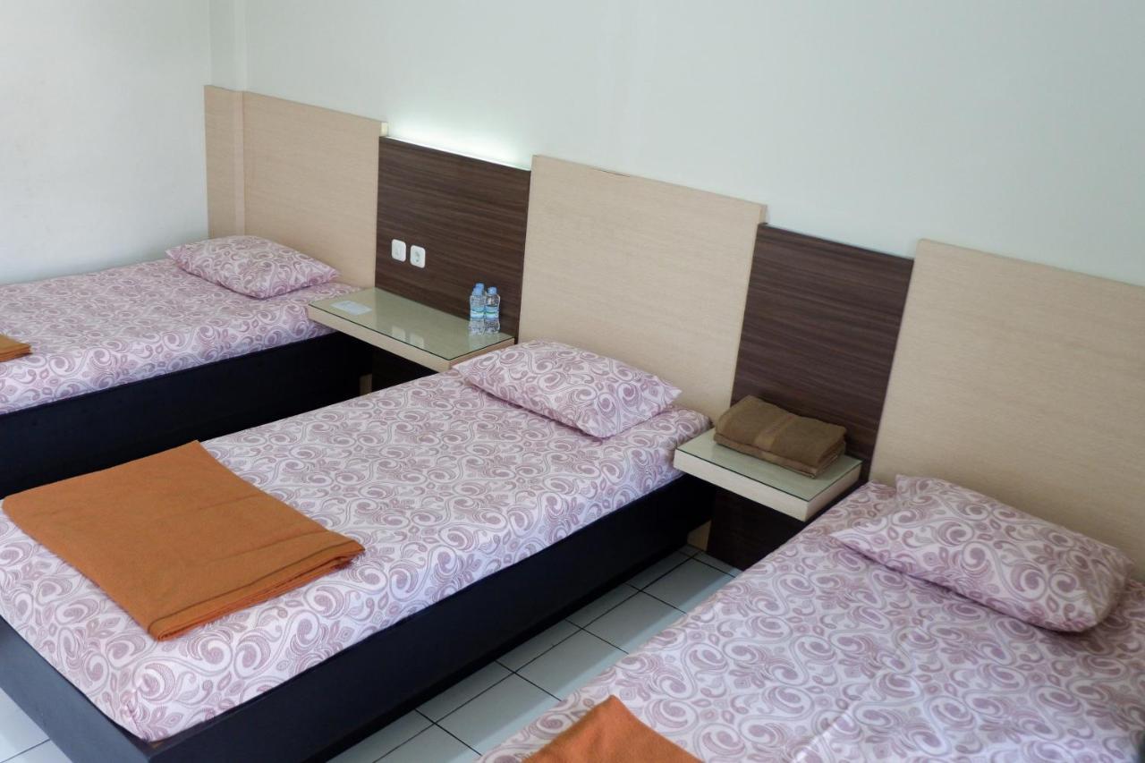 Hotel Taman Indah Madiun Exteriör bild