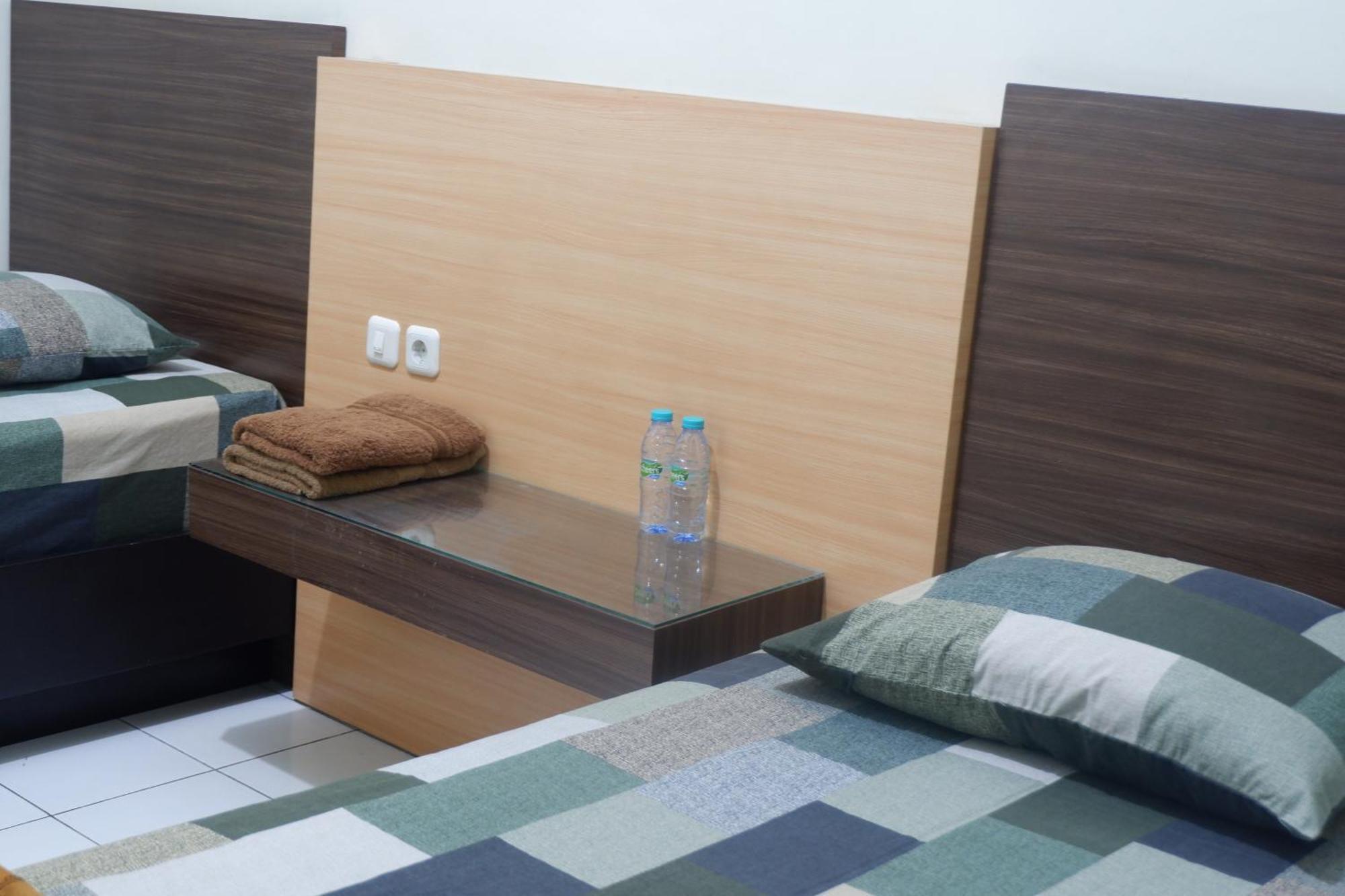 Hotel Taman Indah Madiun Exteriör bild