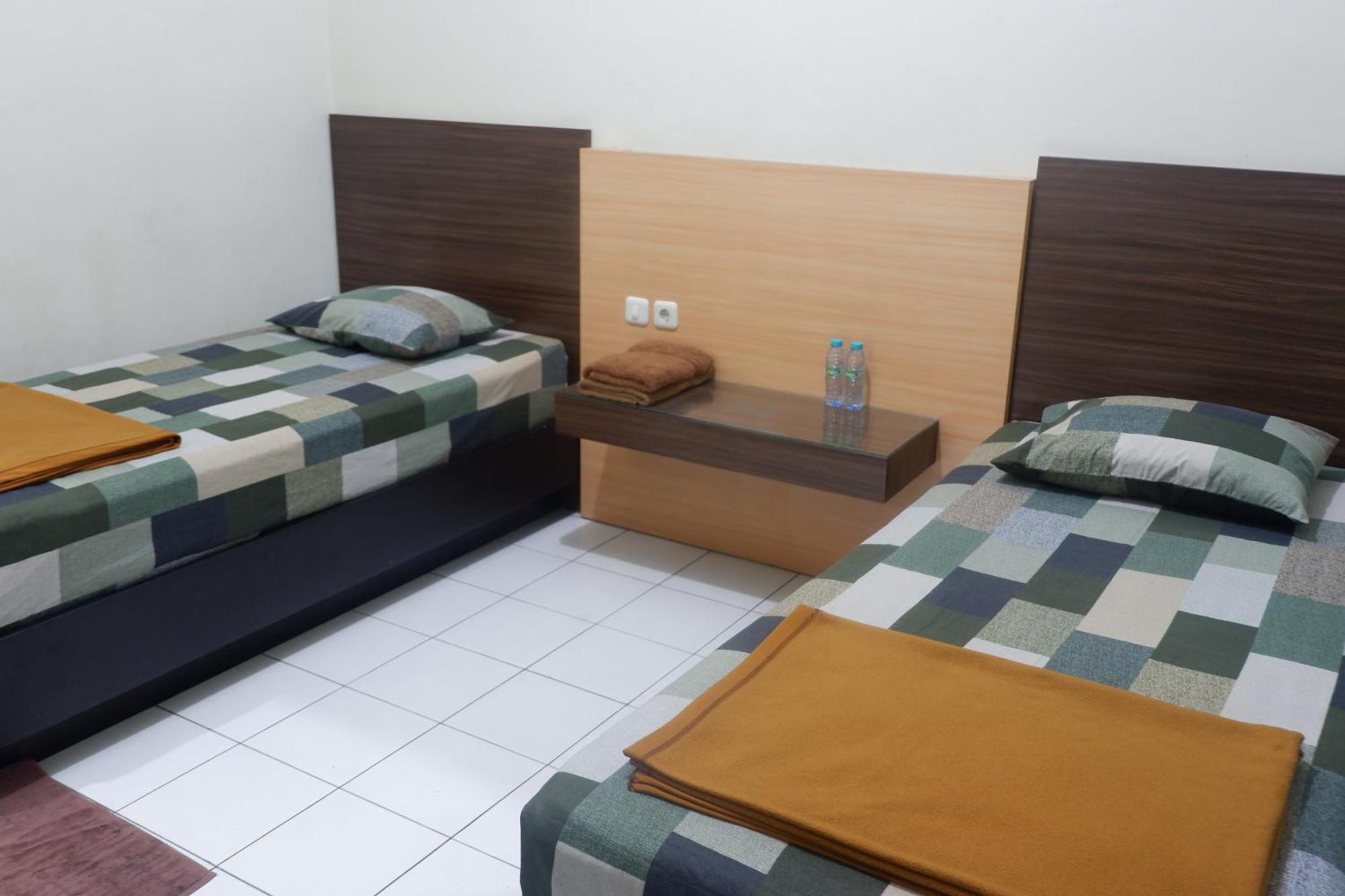 Hotel Taman Indah Madiun Exteriör bild