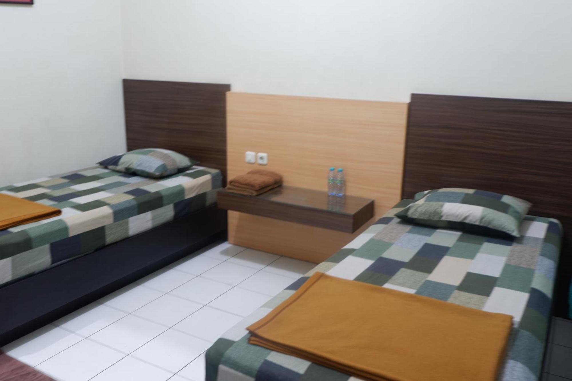Hotel Taman Indah Madiun Exteriör bild
