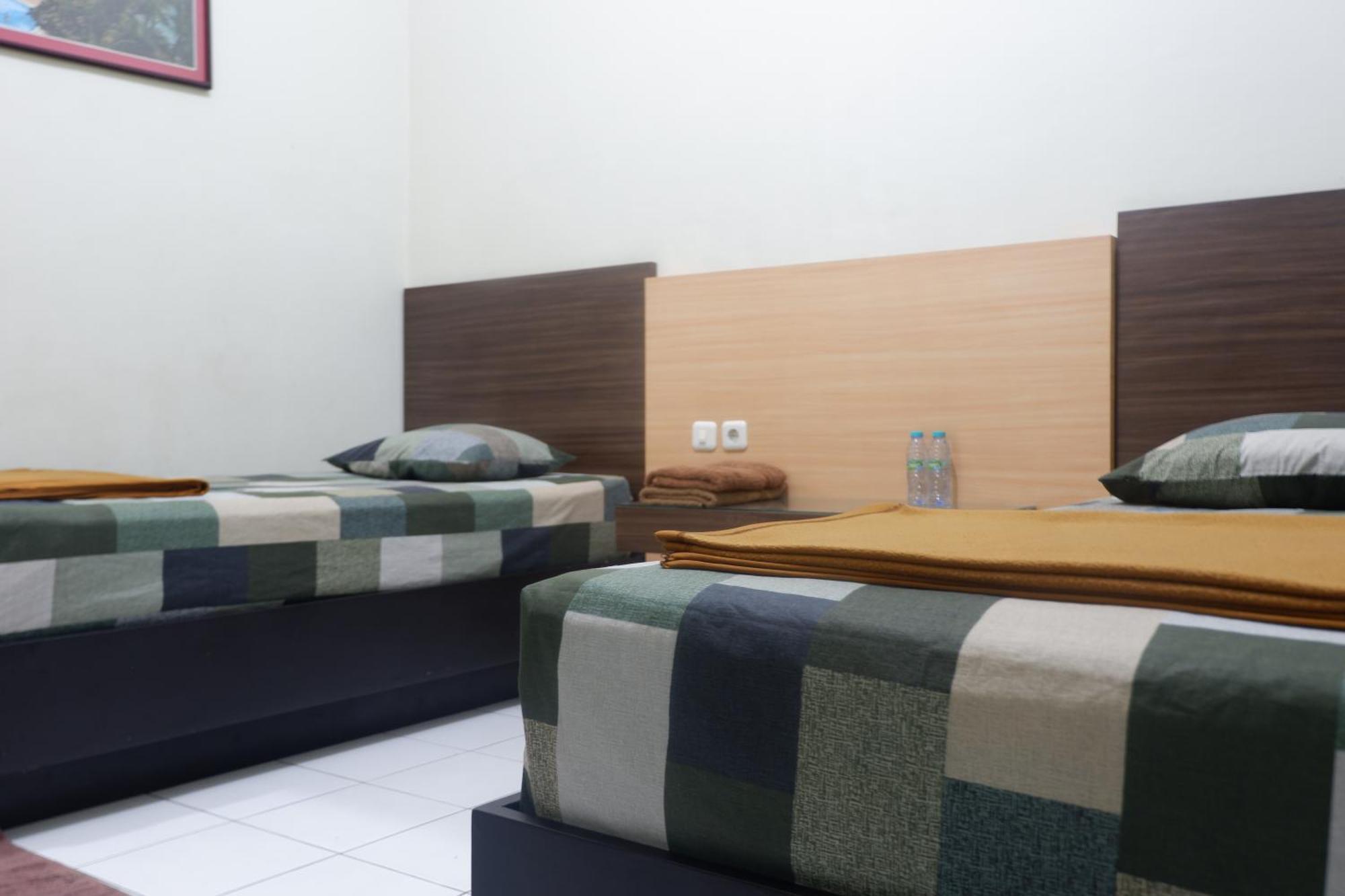 Hotel Taman Indah Madiun Exteriör bild