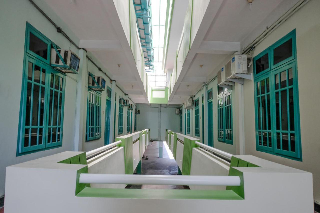 Hotel Taman Indah Madiun Exteriör bild