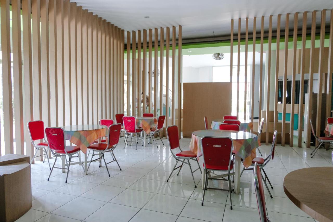 Hotel Taman Indah Madiun Exteriör bild