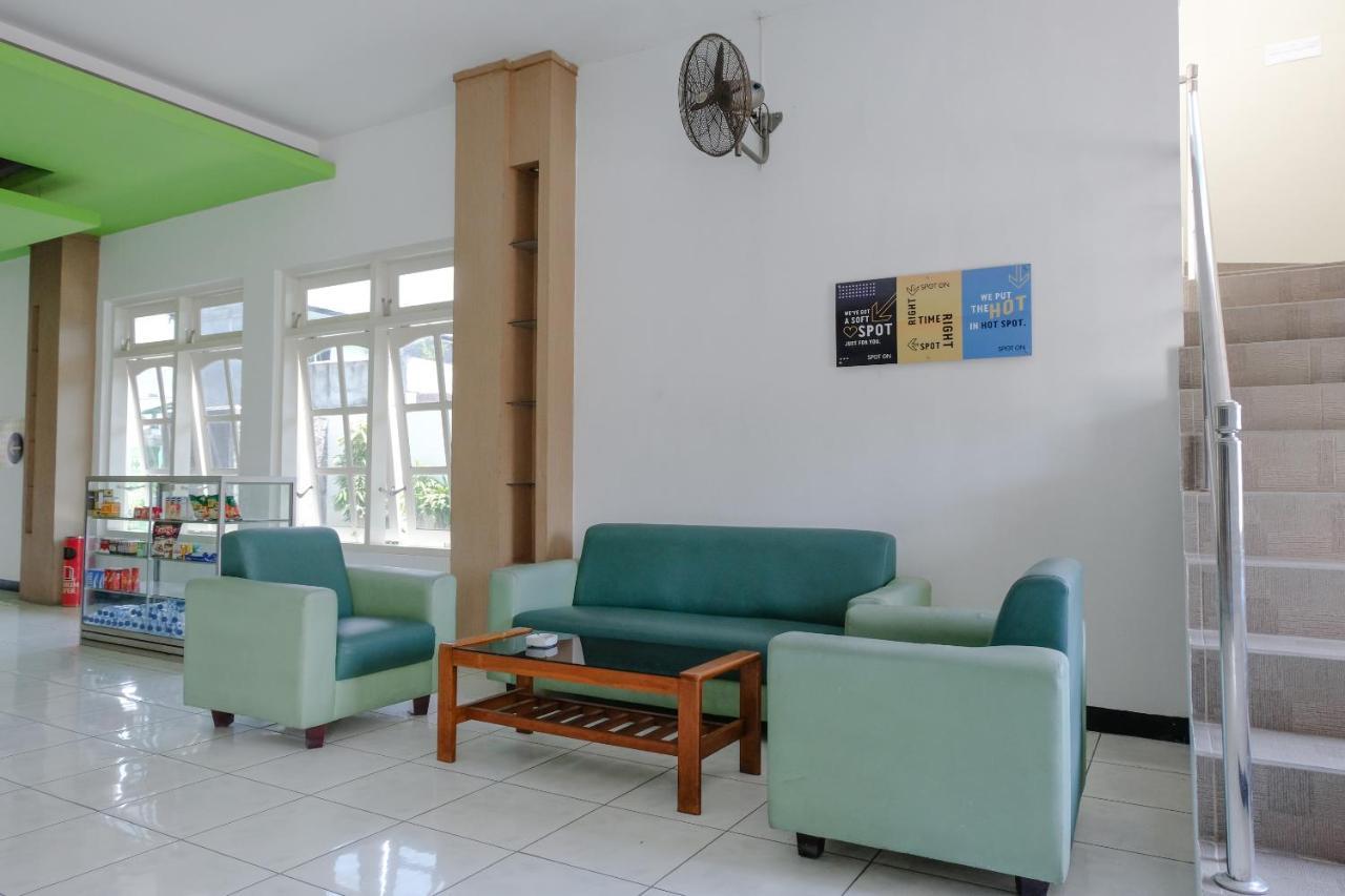Hotel Taman Indah Madiun Exteriör bild