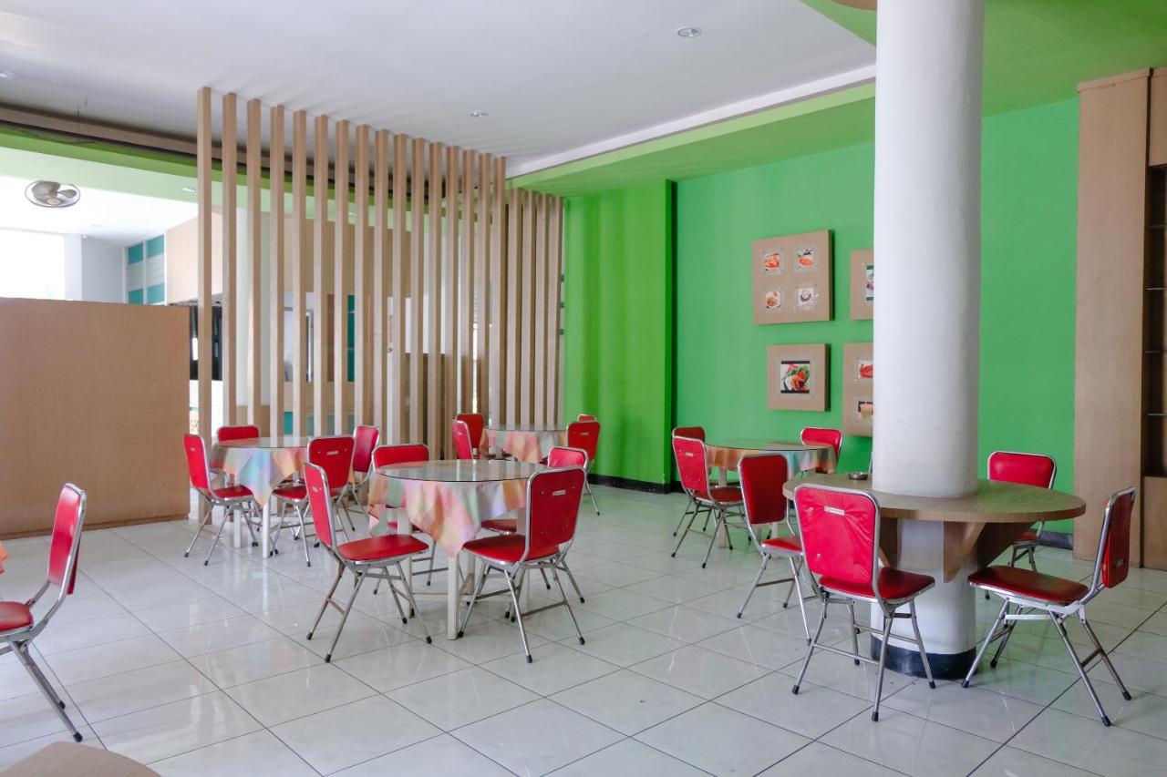 Hotel Taman Indah Madiun Exteriör bild