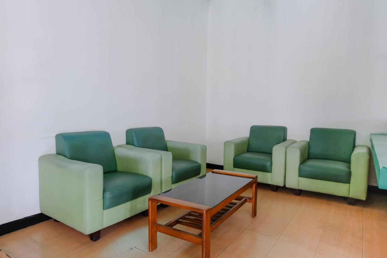 Hotel Taman Indah Madiun Exteriör bild